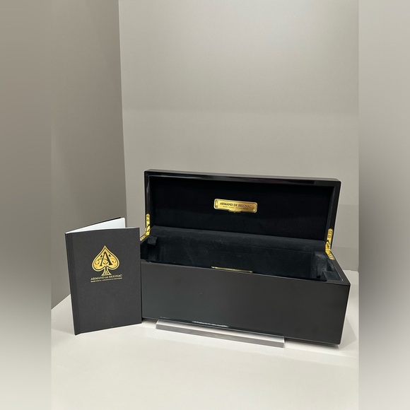 Ace of spades ( Armand DE Brignac ) Champagne Box with Booklet. - Picture 5 of 8